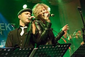 Zwei von 24: Britta Klonz und Stephan Simons singen bei DASK2PROJEKT. Foto: die fototante