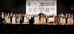 Allegro Vivace „on stage“: 2016 bei der Inszenierung des „Bettelstudenten“ in der Heinz-Gerlach Halle. Archiv-Foto: Petra Grebe