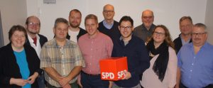 Emmanuel Kunz (Mitte) mit dem neugewählten Vorstand und SPD-Kreischef Markus Ramers (2.v.l). Bild: SPD Kall