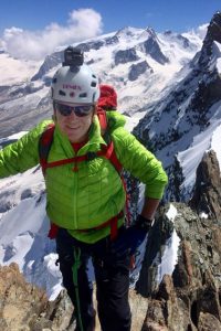 Nach einem Herzinfarkt verwirklichte er seinen großen Traum: Im Sommer 2018 bestieg Volker Nietmann das Matterhorn (hier beim Akklimatisieren am „Breithorn“). Foto: privat