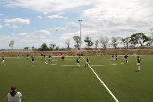 Die Sportfreunde D-H-O verfügen ab sofort über einen perfekten Fußballplatz. Bild: Michael Thalken/Eifeler Presse Agentur/epa