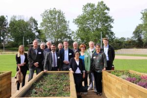 Die beteiligten Akteure freuen sich über die Fortschritte der Baumaßnahmen im Mehrgenerationenpark in Vettweiß. Bild: LAG Zülpicher Börde