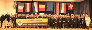 Die Veranstaltung führte Menschen aus acht europäischen Ländern zusammen. Hier das Abschlussbild mit den Teilnehmern in der Karolingerhalle in Prüm. Foto: Hans Kretschmer, Freiberg