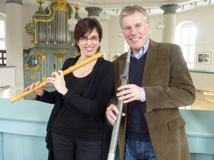 Die Aachener Flötistin Ricarda Schumann und Organist Hans Leenders wollen eine Geschichte über Weihnachten und die Heiligen Drei Könige aufführen. Foto: Christine Moraal