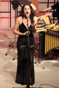 Überzeugte durch ihre große stimmliche Bandbreite und Ausdruckskraft: Sängerin Sevine Abi Aad. Bild: Michael Thalken/Eifeler Presse Agentur/epa