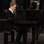 Ein Talent am Klavier: Ole Mattis Engels. Bild: Michael Thalken/Eifeler Presse Agentur/epa