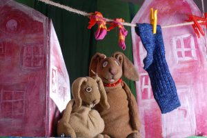 Zum Auftakt der diesjährigen Kinderkulturreihe im Gemünder Musikpavillon zeigt das Figurentheater Petra Schuff an Pfingstsonntag das Stück „Der kleine Angsthase“. Foto: Veranstalter