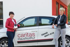 Helena Fast und Brigitte Dovern sind für den HausNotRuf bei der Caritas zuständig. Bild: Arndt Krömer