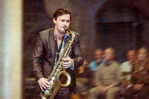 Der Saxophonist Andrey Lakisov spielt gleich drei Mal open-air in Monschau. Bild: Veranstalter