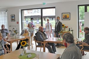 Coronabedingt durften nur zehn Menschen am diesjährigen Sommerfest der Seniorentagespflege teilnehmen. Bild: Carsten Düppengießer