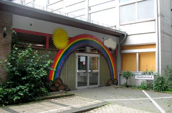 Etwas später, aber ansonsten so normal wie möglich soll der Schulbeginn im Schulzentrum Mühlenberg verlaufen. Foto: Kerstin Wielspütz