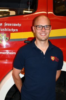 Der Löschgruppenführer der LG Palmersheim, Florian Witt, begrüßte die neuen Helfer. Bild: Tamara Empt/Kreis Euskirchen
