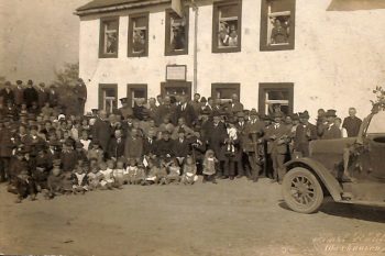 Dieses Bild dokumentiert die Feierlichkeiten in Losheim am 1. Oktober 1921. Quelle: Kreisarchiv Euskirchen