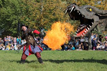 Der feuerspeiende Drache „Fangdorn“ soll beim Drachenfest im Seepark Zülpich für eine spektakuläre Show sorgen. Foto: Seepark Zülpich