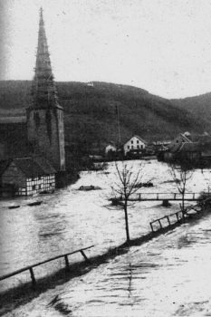 Alfred Käßbach berichtet im neuen Jahresheft über „Hochwasser im Schleidener Tal – heute und früher“, darunter die Flut am 29. Dezember 1947 in Olef. Bild: GFS