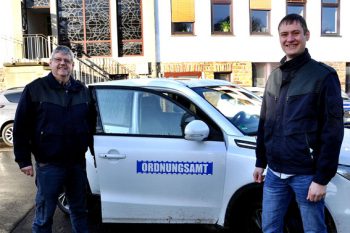 Harald Heinen (links) und Pascal Dreßen sind in der Gemeinde Kall für Sicherheit und Ordnung zuständig. Sie begrüßen den Beitritt der Gemeinde Nettersheim zur interkommunalen Rufbereitschaft. Foto: Reiner Züll
