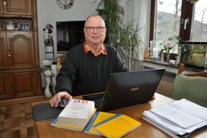 Legt nach 25 Jahren erfolgreicher Arbeit sein Amt als Schiedsmann der Gemeinde Kall nieder: Franz Nocker aus Urft. Foto: Reiner Züll