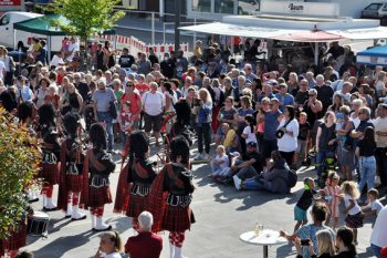 ie begeisterten das Publikum beim Helferfest in Kall: Die Dreiborner Schotten “Drums & Pipes. Foto: Reiner Züll