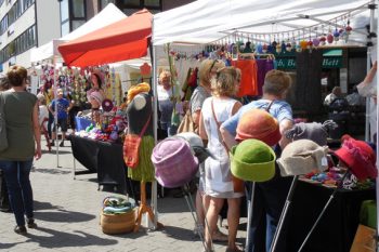 Der Stadtmarketingverein z.eu.s e. V. lädt zum Kunsthandwerkermarkt auf dem Klosterplatz in Euskirchen ein. Bild: z.eu.s e. V.