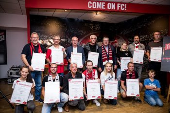 Vereinsvertreter freuten sich über die Fördergelder der Stiftung 1. FC Köln. Schrittchen für Schrittchen aus Euskirchen wurde dabei von Saskia Comes (untere Reihe 1. v. l.) vertreten. (Foto: Stiftung 1. FC Köln)