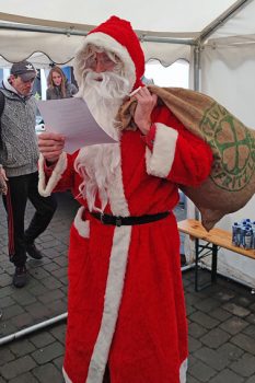 Ralf Klaes gab den Nikolaus. Bild: Carsten Düppengießer