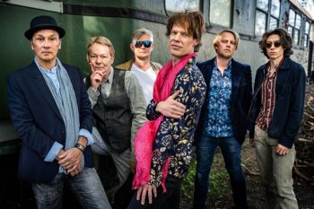 In den fünfzwanzig Jahren ihres Bestehens hat sich die Band „Voodoo Lounge“ um den charismatischen Sänger Christian „Bobby“ Ballasch (Vordergrund) den Ruf als bestes Rolling Stones-Cover Europas erworben. Foto: Bandfoto