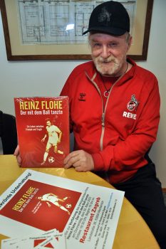 Günter Henk, Vorsitzender des FC Fanklub "Geißböcke Nordeifel" hat den Filmabend über Heinz Flohe organisiert. Er hofft auf zahlreiche Besucher. Foto: Reiner Züll