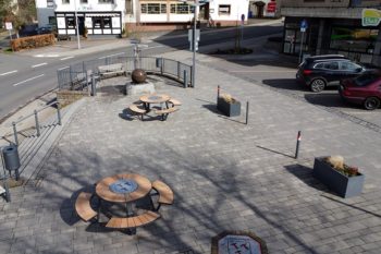 Pünktlich zum Frühlingsbeginn wurde der neuenDorfplatz in Schmidtheim fertiggestellt. Bild: Gemeinde Schmidtheim