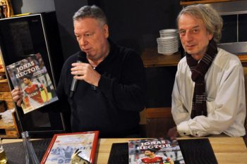 Autor Ralf Friedrichs (links) stellte mit Co-Autor und Verleger Frank Steffan (rechts) das Buch über den ehemaligen FC-Kapitän Jonas Hector vor. Foto: Reiner Züll