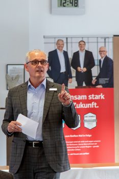 Eine verlässliche Politik für die Landwirtschaft fordert KSK-Vorstand Holger Glück. Bild: Tameer Gunnar Eden/Eifeler Presse Agentur/epa