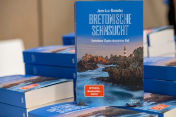 Der neue Bannalec erschien am 19. Juni. Am 21. Juni wurde er bereitr in Prüm das erste Mal der Öffentlichkeit vorgestellt. Bild: Eifel-Literatur-Festival
