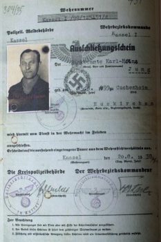 Der Ausschließungsschein aus der Wehrmacht. Bild: Nachlass Jung/Züll