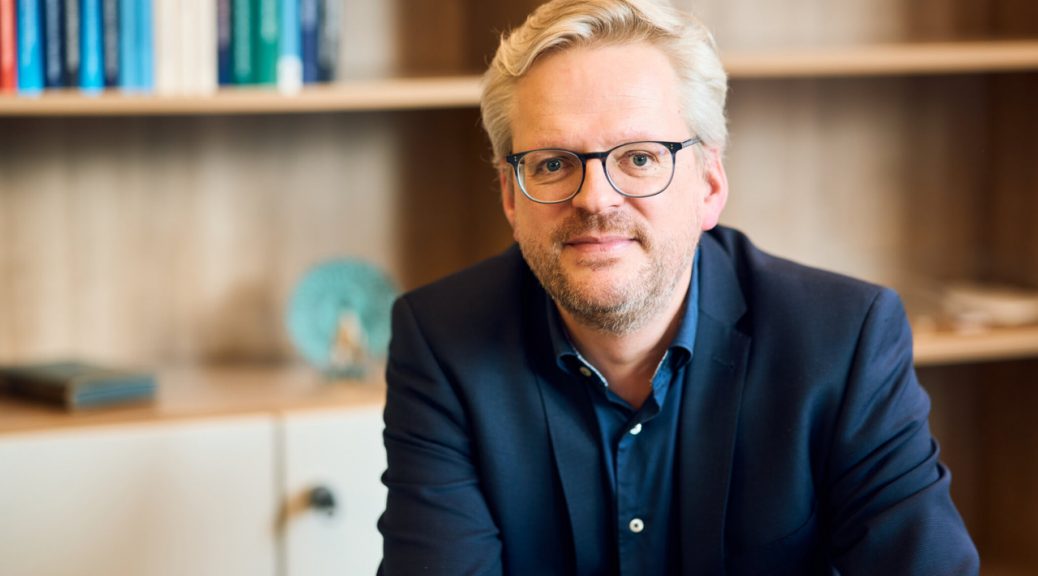 Prof. Dr. Goldschmidt, Direktor des Weltethos-Institut und Mitglied im Deutschen Ethikrat, spricht auf Einladung von Dr. Wolfgang Köhler, Präsident des Rotary Clubs Euskirchen, über Soziale Gerechtigkeit. Foto: privat