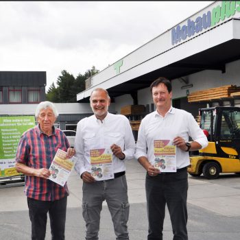 Stellten das Programm des Familientages der Hilfsgruppe Eifel auf dem Gelände des Mobau-Bauzentrums vor. Von links: Willi Greuel, Jürgen Finke und Uwe Phillips. Foto: Reiner Züll