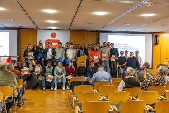 Gleich 83 Gesellen und Gesellinnen stehen für das Handwerk neu zur Stelle und wurden im S-Forum gefeiert. Bild: Tameer Gunnar Eden/Eifeler Presse Agentur/epa