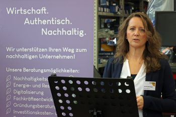 Julia Kloska-Knapp berichtete in einem freimütigen Vortrag sehr offen über die emotionalen Probleme, die eine Unternehmensnachfolge nach sich ziehen kann. Bild: Michael Thalken/Eifeler Presse Agentur/epa
