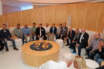 Auf der Galerie ist auch Platz für eine größere Gemeinschaftsrunde. Bild: Michael Thalken/Eifeler Presse Agentur/epa