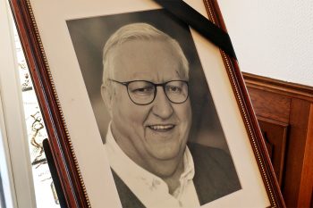 Bei der Pressekonferenz wurde auch dem verstorbenen Gründer des Eifel Literatur Festivaks Dr. Josef Zierden gedacht. Bild: Michael Thalken/Eifeler Presse Agentur/epa