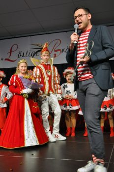 Für Bürgermeister Emmanuel Kunz war es die erste offizielle Schlüsselübergabe in seiner noch jungen Amtszeit. Foto: Reiner Züll