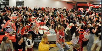 Die Bürgerhalle war bei der Kindersitzung rappelvoll. Foto: Reiner Züll