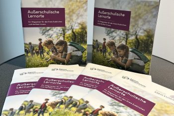 Die Broschüre „Außerschulische Lernorte“ möchte Entscheidungsgrundlage für Ausflüge von Kitas und Schule sein. Bild: Kreis Euskirchen