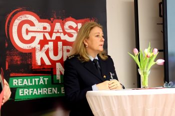 Polizeidirektorin Gabriele Mälchers lobte das große Engagement der Akteure. Bild: Michael Thalken/Eifeler Presse Agentur/epa