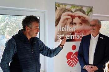 Linus Krämer vom SV Nöthen wusste aus eigener Erfahrung zu berichten, dass man mit Kleingeld Großes bewirken kann. Bild: Michael Thalken/Eifeler Presse Agentur/epa