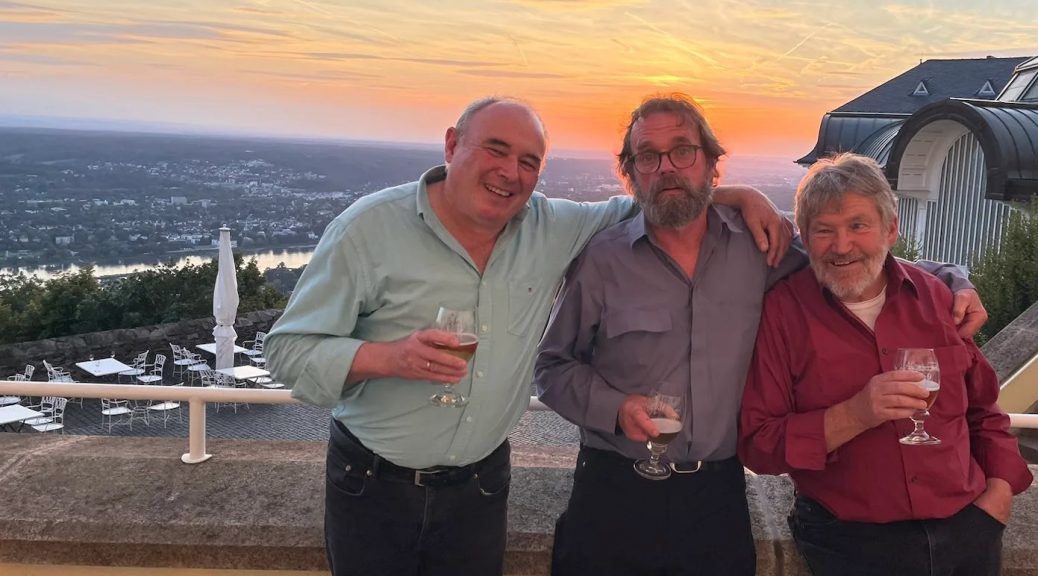 Vom Lagerfeuergesang auf die Bühne: Das A-Capella-Trio: „Das Eu-Semble“ Bild: Das Eu-Semble