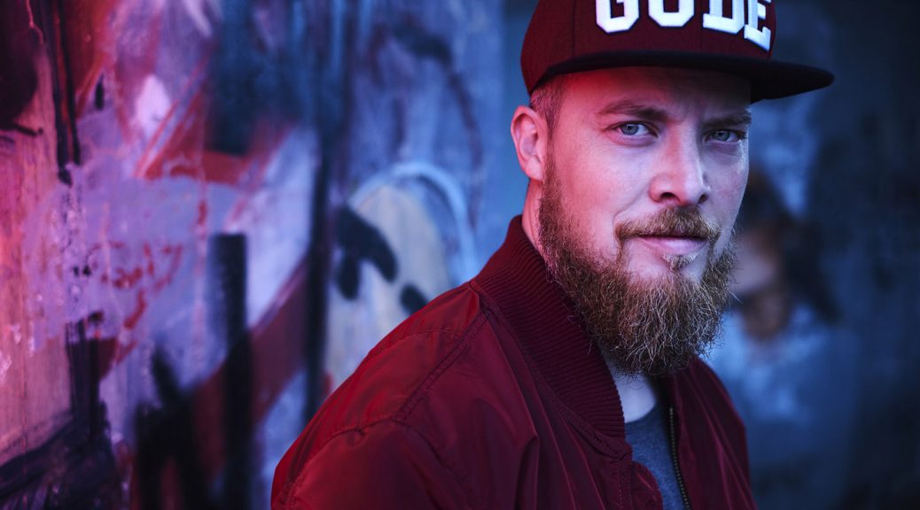 Jan Cönig aus Frankfurt ist mehrfacher Hessenmeister und Finalteilnehmer der deutschsprachigen Meisterschaften im Poetry Slam, Schildkrötenhalter und Sozialarbeiter aus Leidenschaft. Bild: Marvin Ruppert