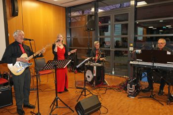 Sorgten für die festliche Stimmung bei der Lossprechung: Die Band M.A.K unter der Leitung von Karl Nolden (rechts). Bild: Michael Thalken/Eifeler Presse Agentur/epa