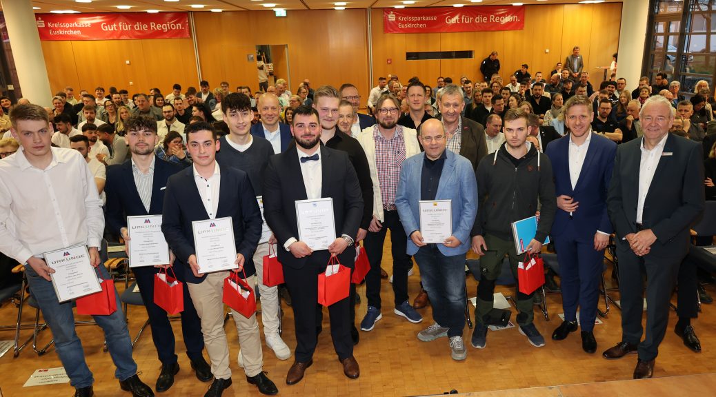 Die Prüfungsbesten erhielten neben ihrem Gesellenbrief eine besondere Anerkennung. Bild: Michael Thalken/Eifeler Presse Agentur/epa