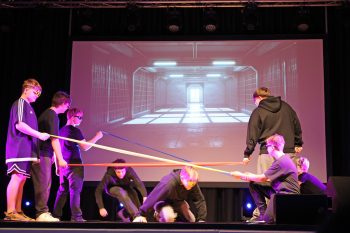 Zur Aufführung gehörte auch eine Tanzperformance. Bild: Michael Thalken/Eifeler Presse Agentur/epa