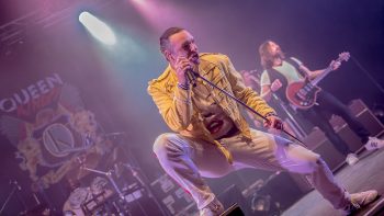 Leadsänger Sascha Krebs und seine Band feiern in diesem Jahr den 80. Geburtstag von Freddie Mercury. Bild: Kommodore Johnson/Rock in Raw