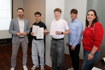 Erster Platz in der Depotgesamtwertung: Team „The Boyz“ mit Fin Lembicz und Jannik Freund vom St. Angela-Gymnasium in Bad Münstereifel. Bild: Michael Thalken/Eifeler Presse Agentur/epa